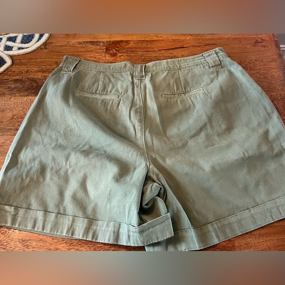 NWT Boden Chino Shorts, 6” inseam. Size 12 - Picture 3 of 5